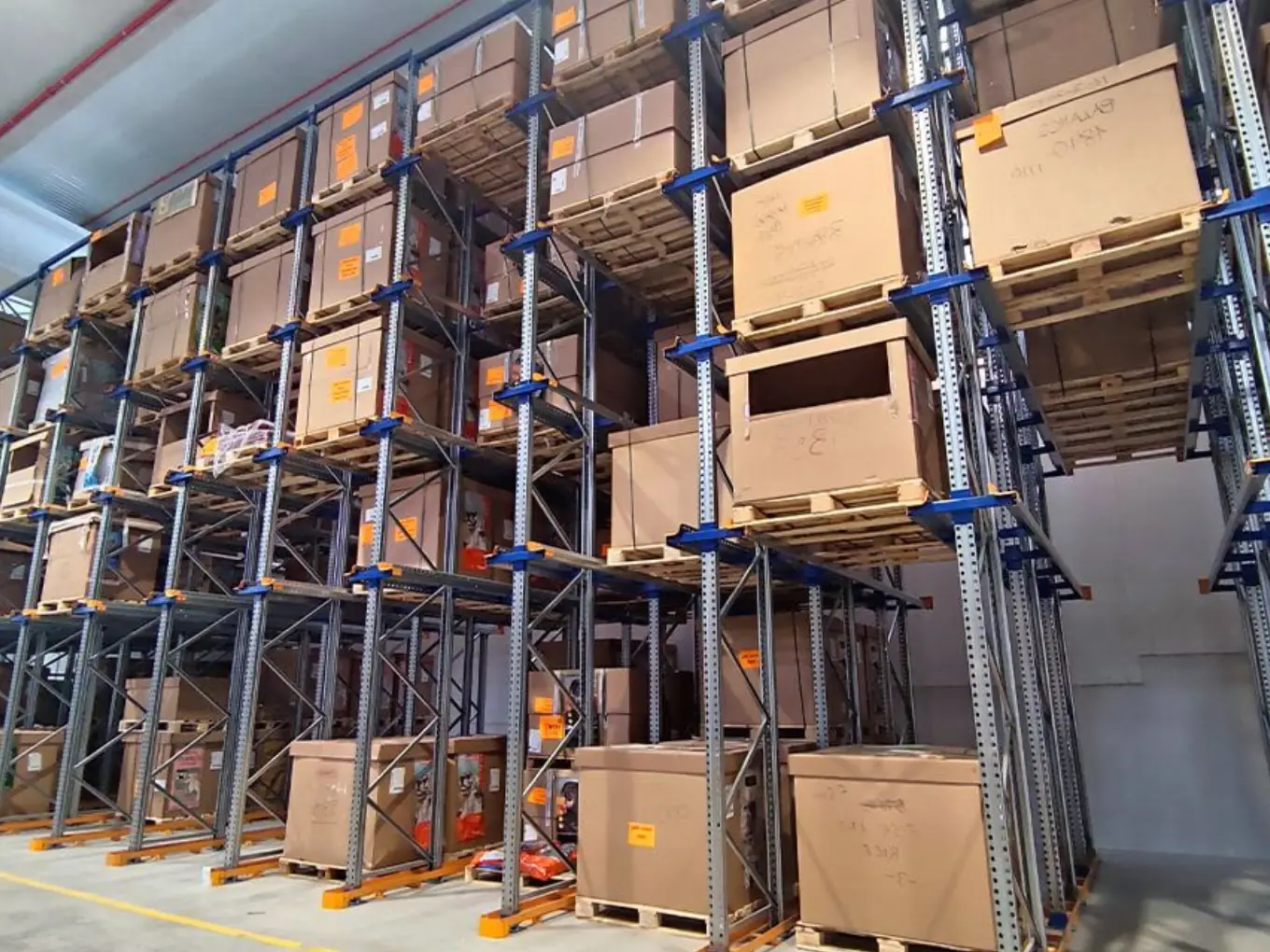 İçine girilebilir raf sistemleri Drive-In Racking