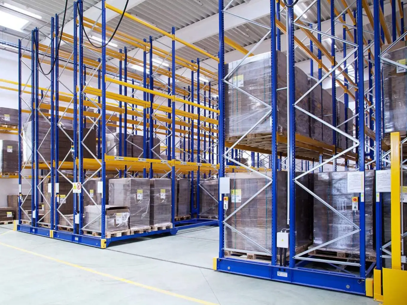 Mobil raylı ağır yük raf sistemleri Electric Mobile Racking