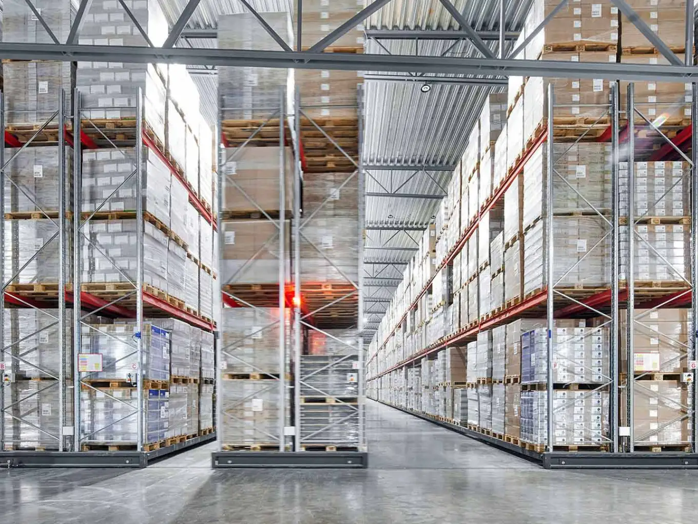 Mobil raylı ağır yük rafları Mobile Pallet Racking